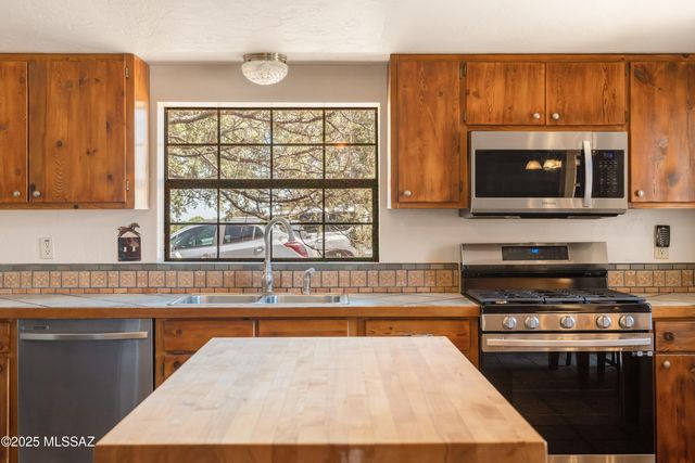 1490 AZ-83, Elgin, AZ 85611