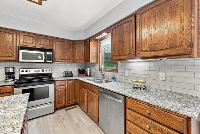 155 Orchard Court, Pleasant Hill, IA 50327
