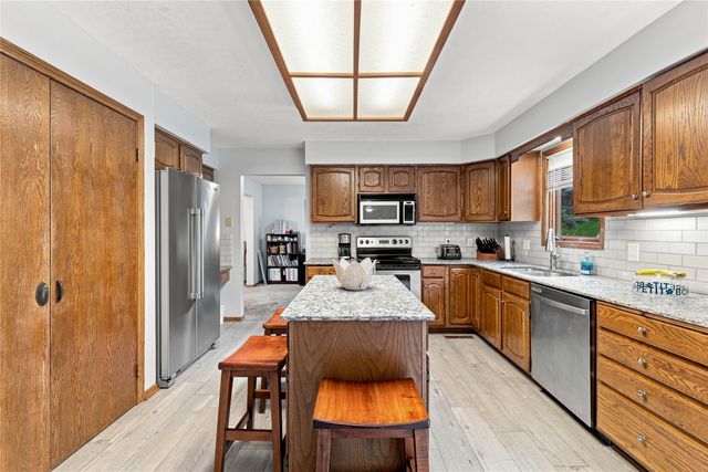 155 Orchard Court, Pleasant Hill, IA 50327