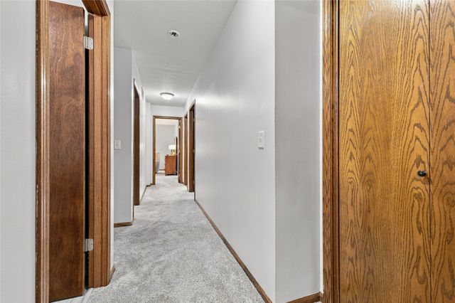155 Orchard Court, Pleasant Hill, IA 50327
