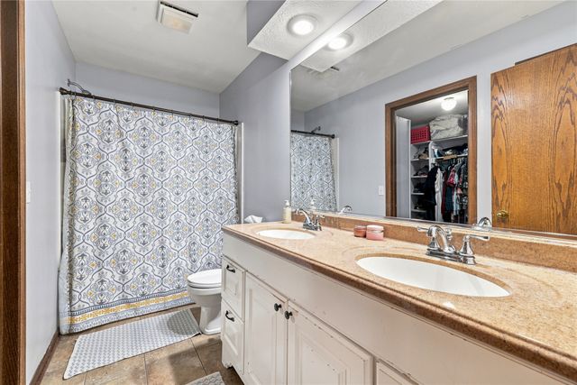 155 Orchard Court, Pleasant Hill, IA 50327