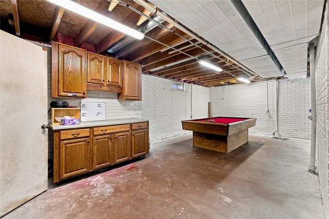 155 Orchard Court, Pleasant Hill, IA 50327