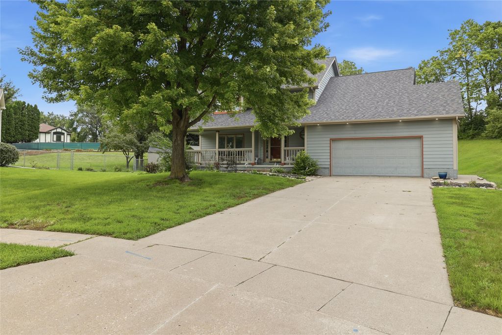 155 Orchard Court, Pleasant Hill, IA 50327