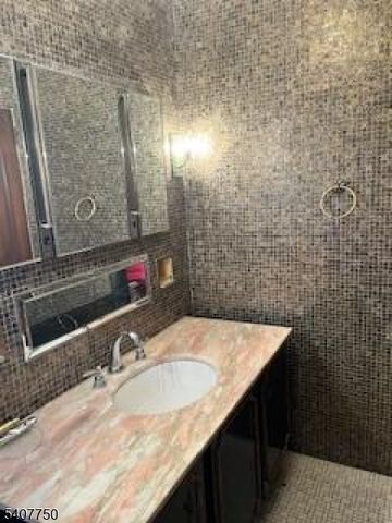 271 Danforth Ave, Jersey City, NJ 07305