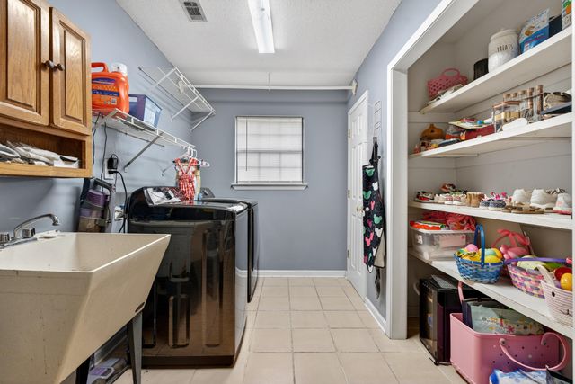 2205 Calle De Marbella, Navarre, FL 32566