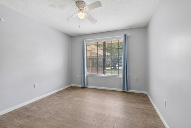 2205 Calle De Marbella, Navarre, FL 32566