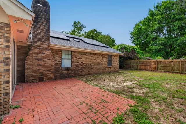 2205 Calle De Marbella, Navarre, FL 32566