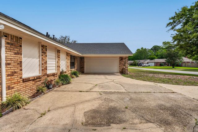 2205 Calle De Marbella, Navarre, FL 32566