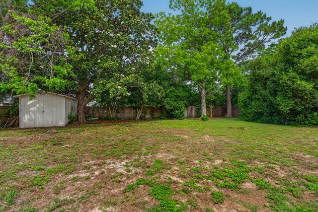 2205 Calle De Marbella, Navarre, FL 32566
