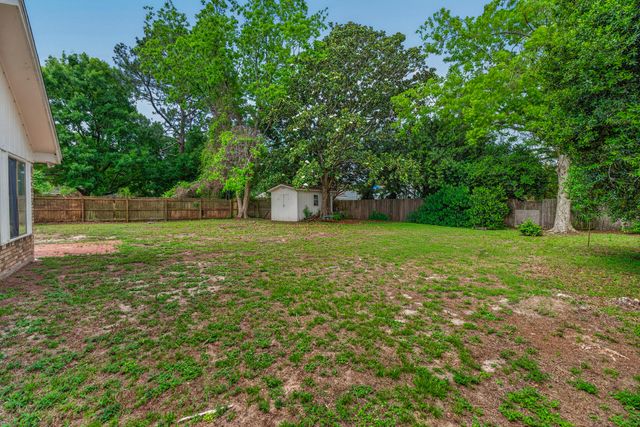 2205 Calle De Marbella, Navarre, FL 32566