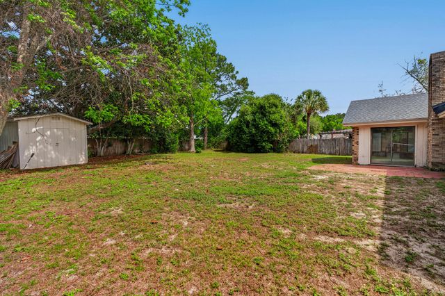 2205 Calle De Marbella, Navarre, FL 32566