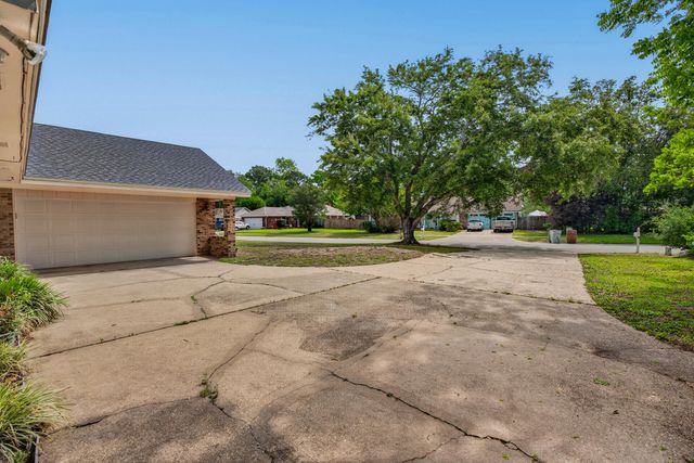 2205 Calle De Marbella, Navarre, FL 32566