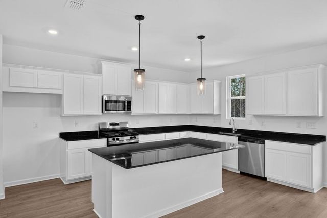 216 Groveton Court, Euharlee, GA 30145