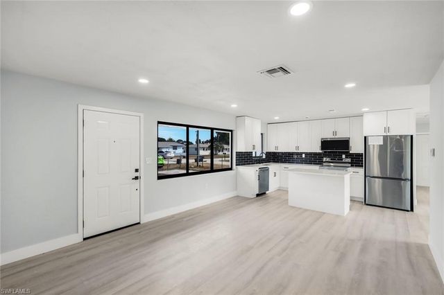 1389 Pine AVE, North Fort Myers, FL 33917