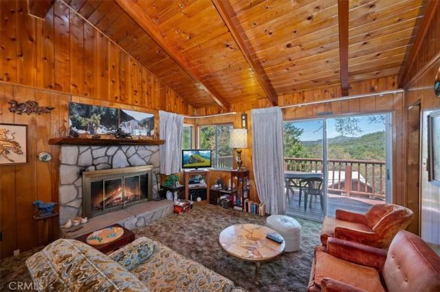 695 Arth Drive, Crestline, CA 92325
