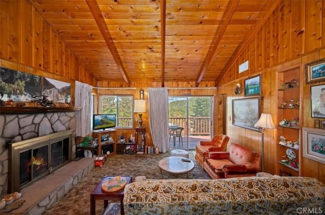695 Arth Drive, Crestline, CA 92325