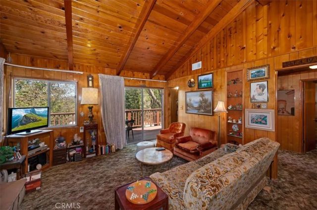 695 Arth Drive, Crestline, CA 92325