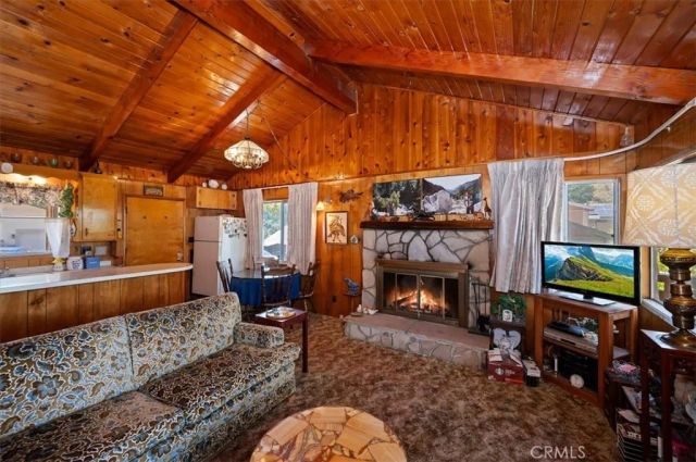 695 Arth Drive, Crestline, CA 92325