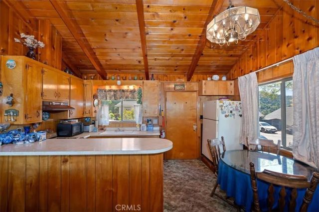 695 Arth Drive, Crestline, CA 92325