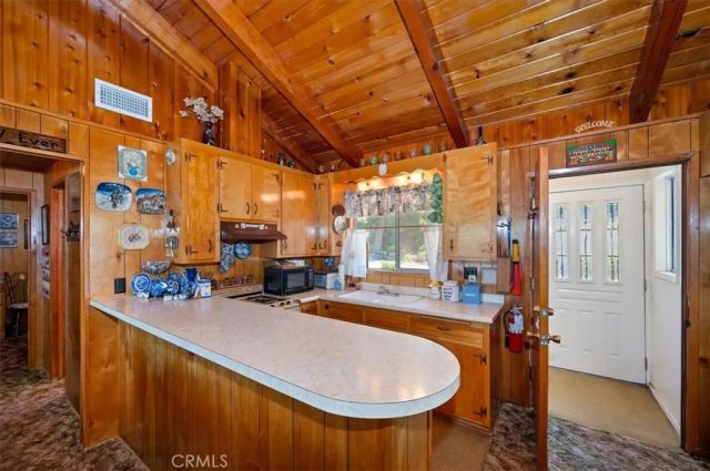 695 Arth Drive, Crestline, CA 92325