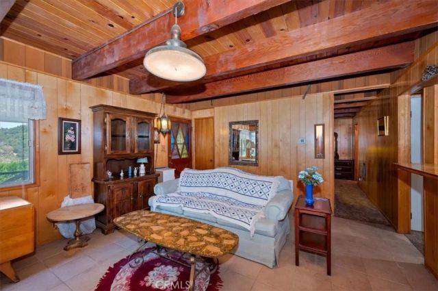 695 Arth Drive, Crestline, CA 92325