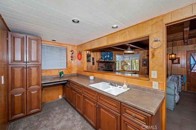 695 Arth Drive, Crestline, CA 92325