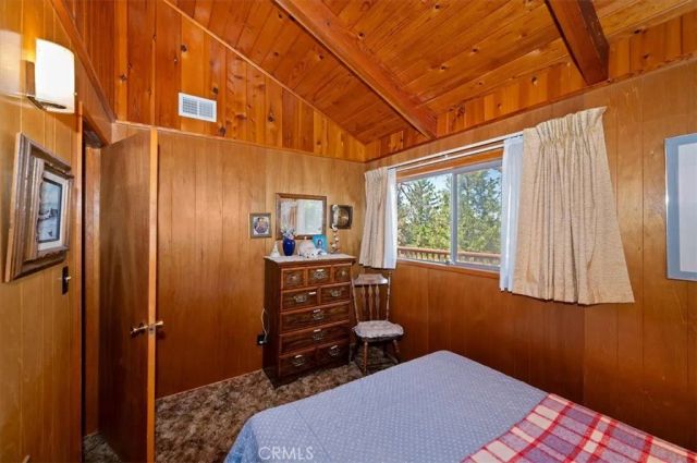 695 Arth Drive, Crestline, CA 92325