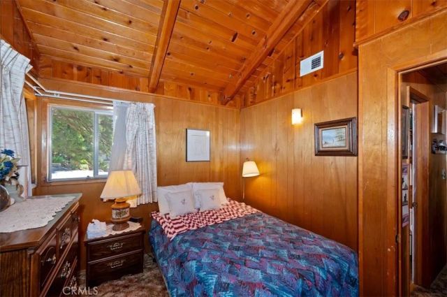695 Arth Drive, Crestline, CA 92325