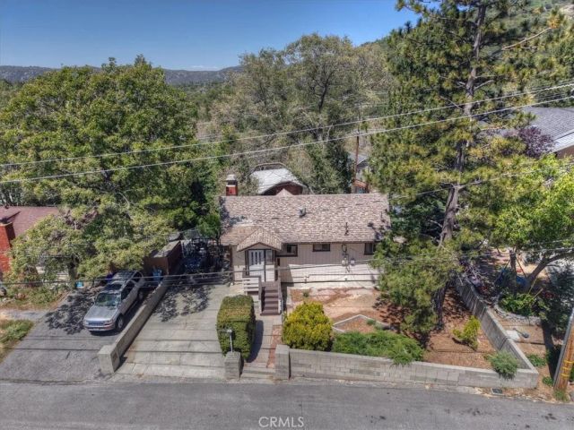 695 Arth Drive, Crestline, CA 92325