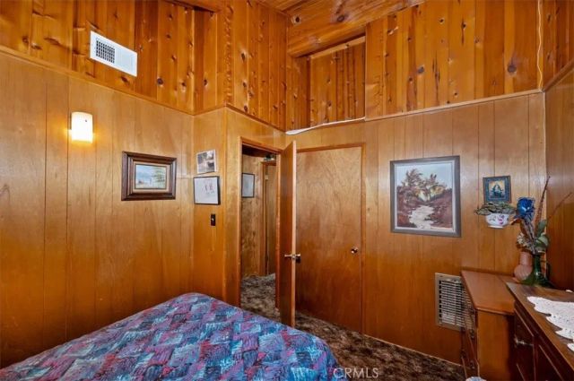 695 Arth Drive, Crestline, CA 92325