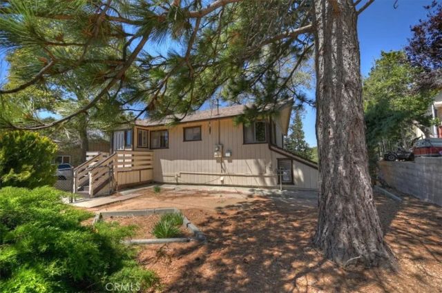 695 Arth Drive, Crestline, CA 92325
