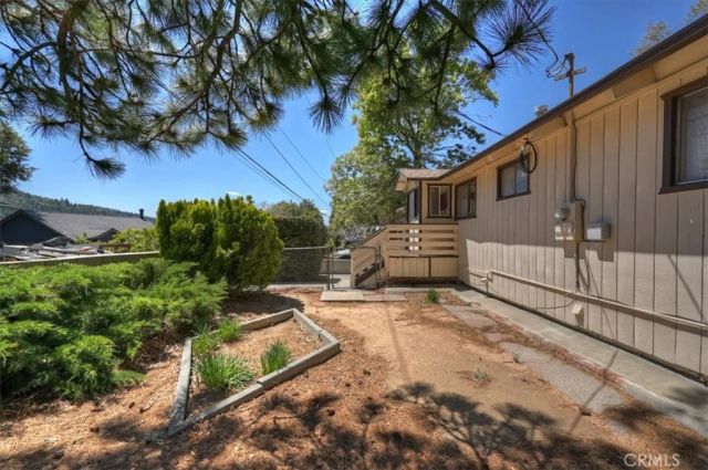 695 Arth Drive, Crestline, CA 92325