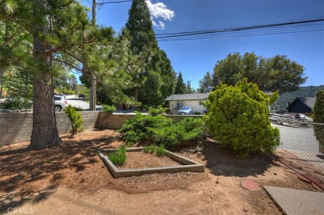 695 Arth Drive, Crestline, CA 92325