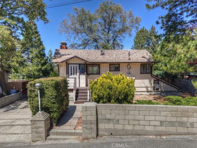 695 Arth Drive, Crestline, CA 92325