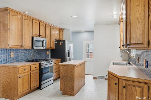 25791 Cunningham Avenue, Warren, MI 48091