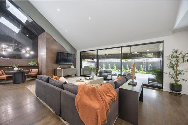 5814 Flintshire Lane, Dallas, TX 75252