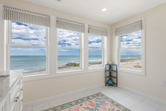 70 Moore St PH, Winthrop, MA 02152