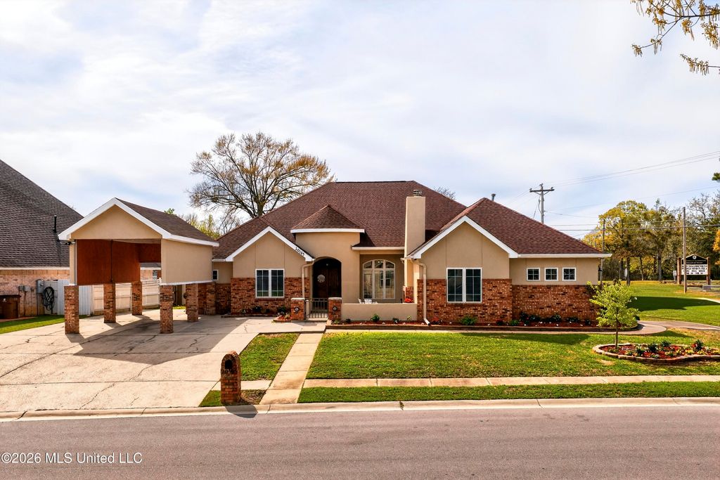 20185 Belle Vue Circle, D'iberville, MS 39540