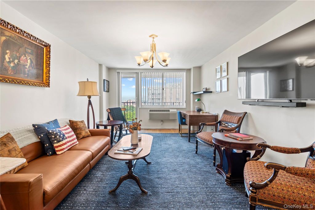 118-18 Union Turnpike 19G, Kew Gardens, NY 11415