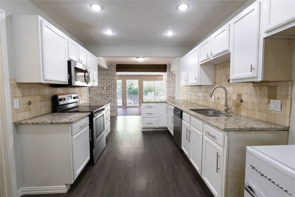 7540 Monterrey Drive, Fort Worth, TX 76112 — photo 3