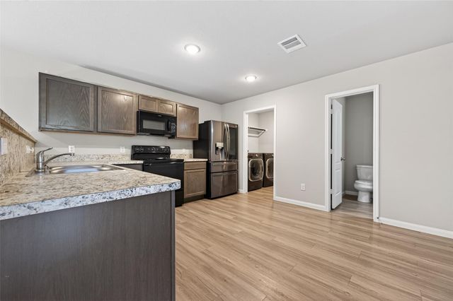 940 21st Street, Hempstead, TX 77445