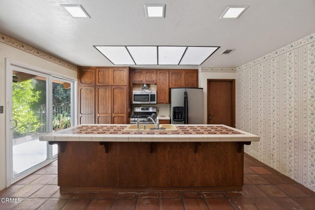 Image 15 of property listing at 2170 Ladera Road, Ojai, CA 93023