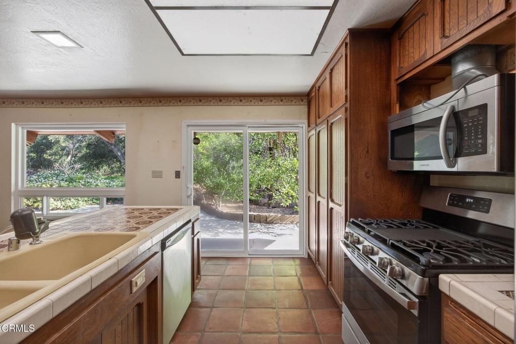 Image 16 of property listing at 2170 Ladera Road, Ojai, CA 93023