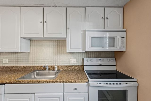 131 Creek St 5, Wrentham, MA 02093