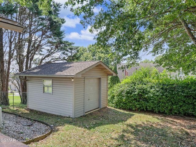 760 Gates Lane, Kodak, TN 37764