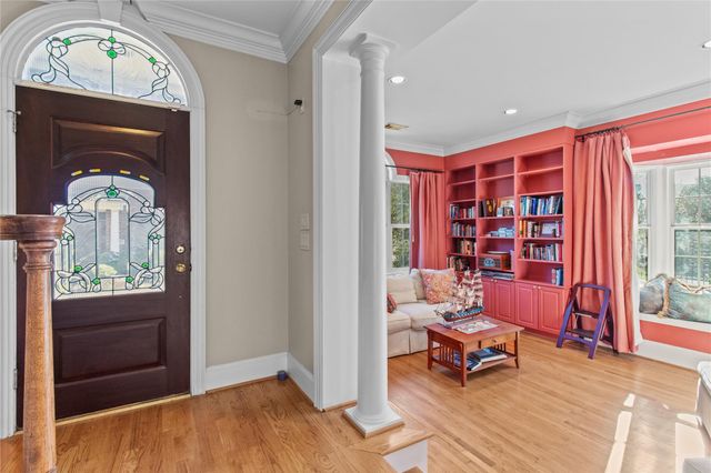 2515 N Macgregor Way, Houston, TX 77004