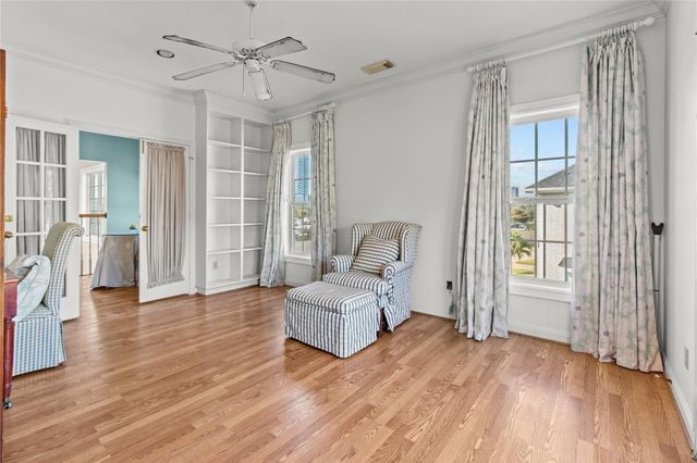 2515 N Macgregor Way, Houston, TX 77004