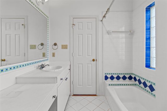 2515 N Macgregor Way, Houston, TX 77004