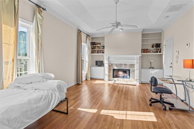 2515 N Macgregor Way, Houston, TX 77004