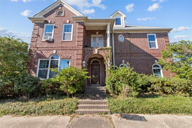 2515 N Macgregor Way, Houston, TX 77004